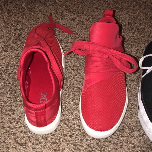 Red Fashion Sneaker NWOT - Picture 2 of 3